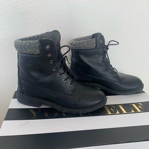 Black Boots for women size 8, Good condition faux leather good for snow.